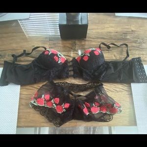 2pc Black & Red Floral Lace Bra & Panties Lingerie Set (M)